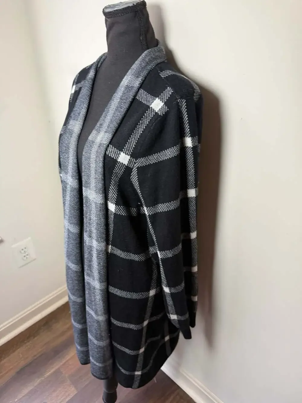 89th & Madison Black and White Plaid Open Front Long Cardigan